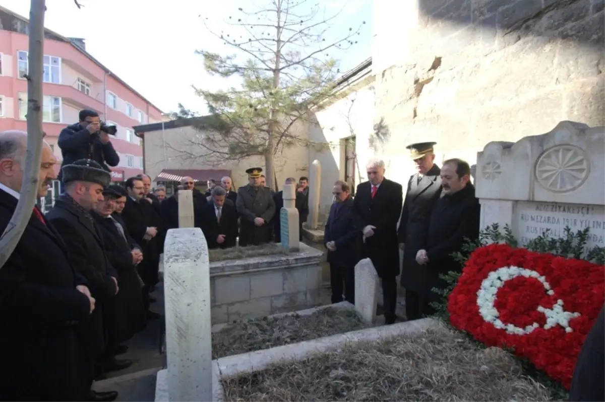 Şehit Başkan Kabri Başında Anıldı