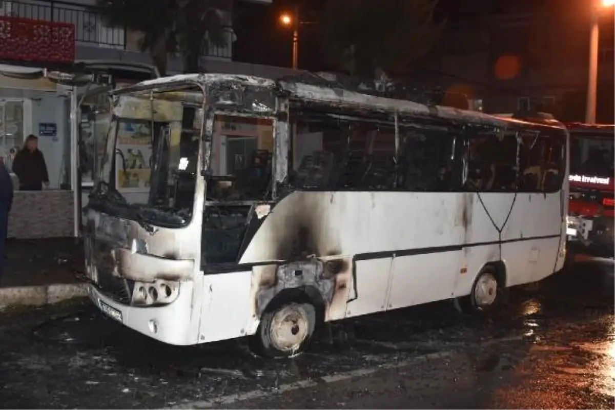 Servis Midibüsü Seyir Halindeyken Alev Aldı