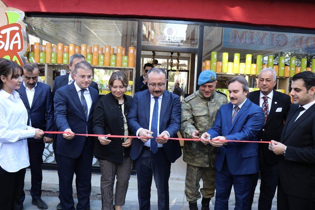 Siirt\'te Fıstık Satış Ofisi Hizmete Girdi