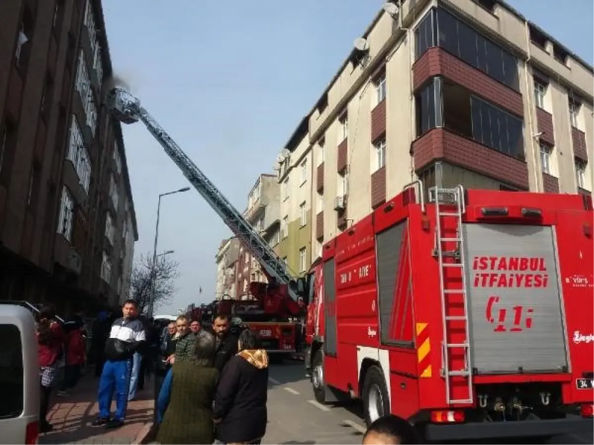 Sultangazi\'de Çocuklar Oyun Oynarken Yangın Çıkardı; Korku Dolu Anlar Yaşandı