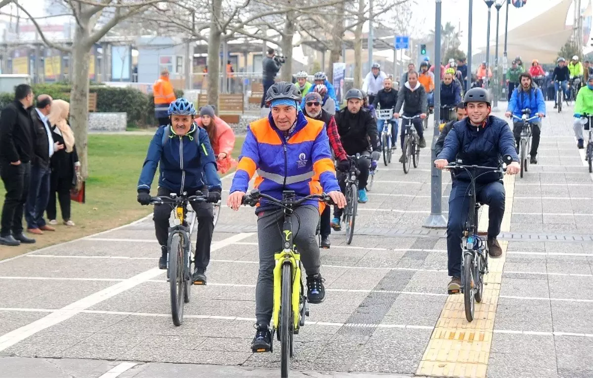 10 Kilometre Bisiklet Süren Soyer\'den Bisikletlilere Müjde