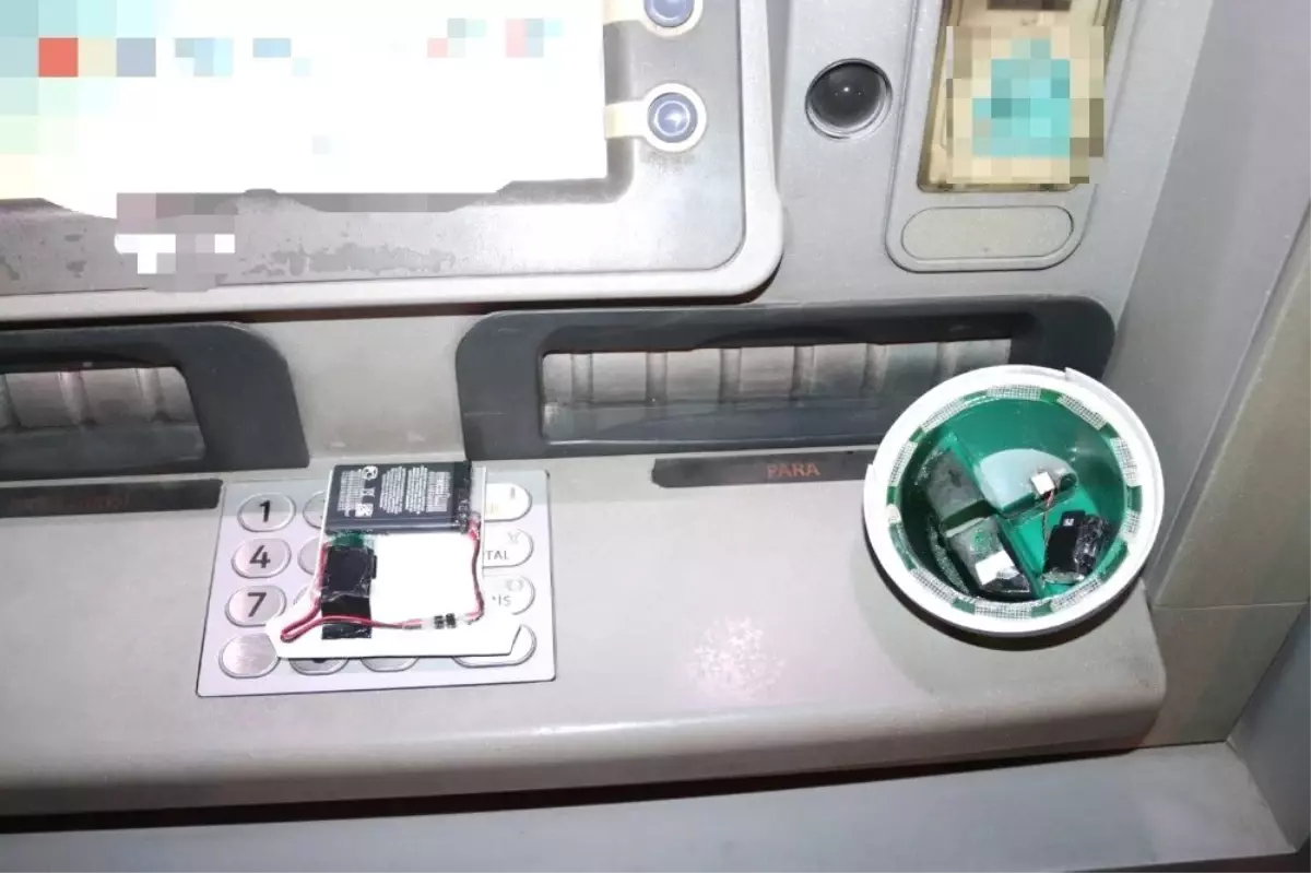 Atm\'ye Kart Kopyalama Düzeneği Yerleştiren 2 Kişi Tutuklandı