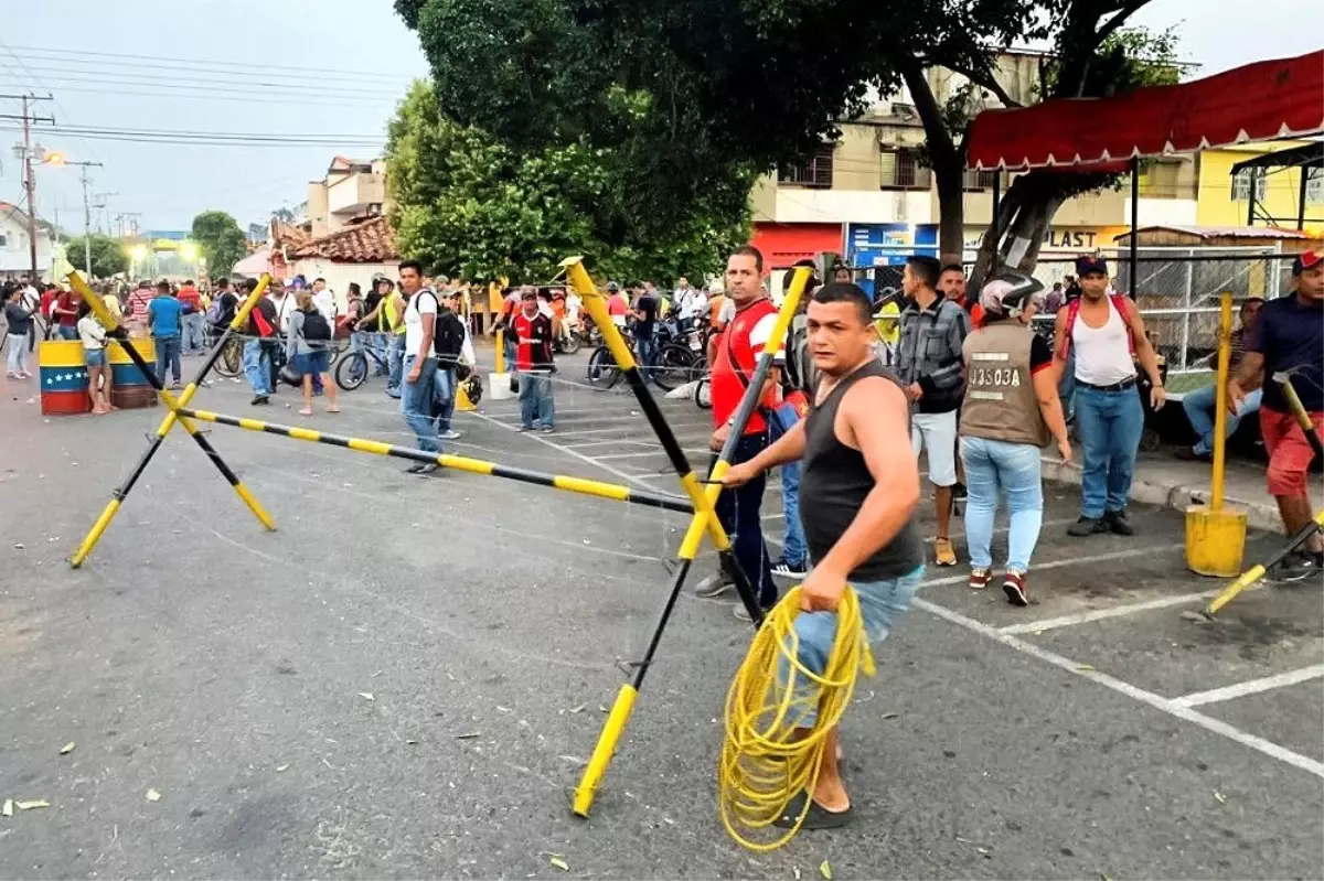 Başkan Maduro, Ülkeye Yapılan İnsani Yardımları Engelliyor