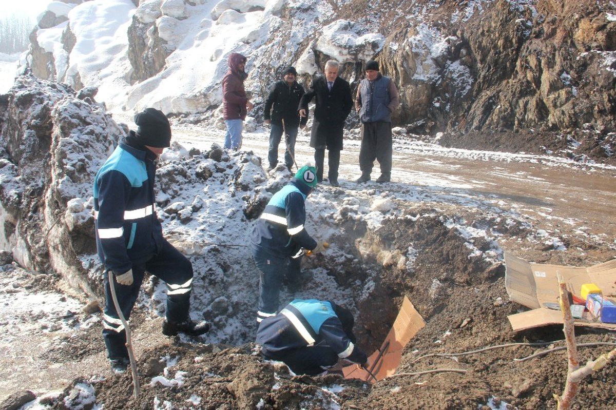 Boru Patladı, İçme Suyu Metrelerce Havaya Fışkırdı