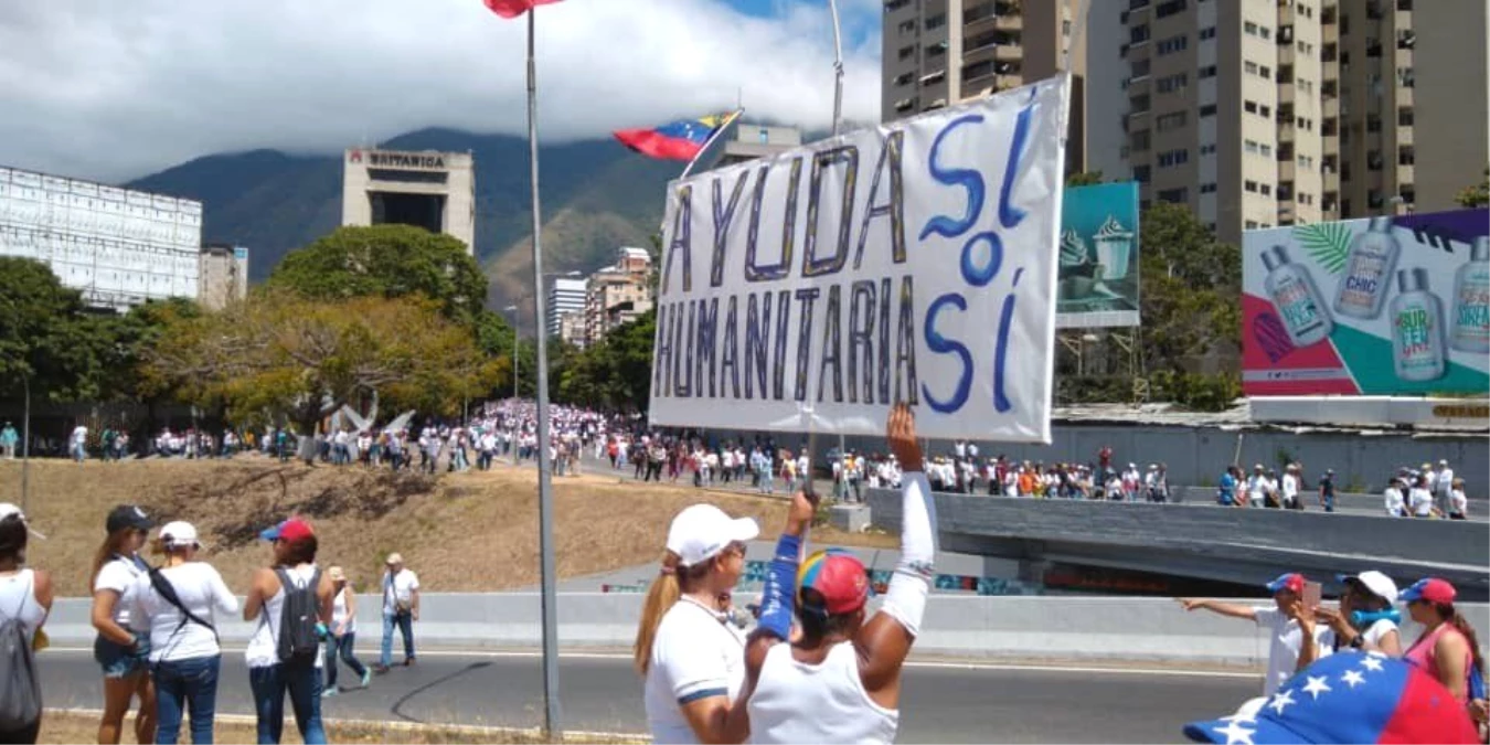 Brezilya\'dan Gelen İnsan Yardım Venezuela\'ya Girdi