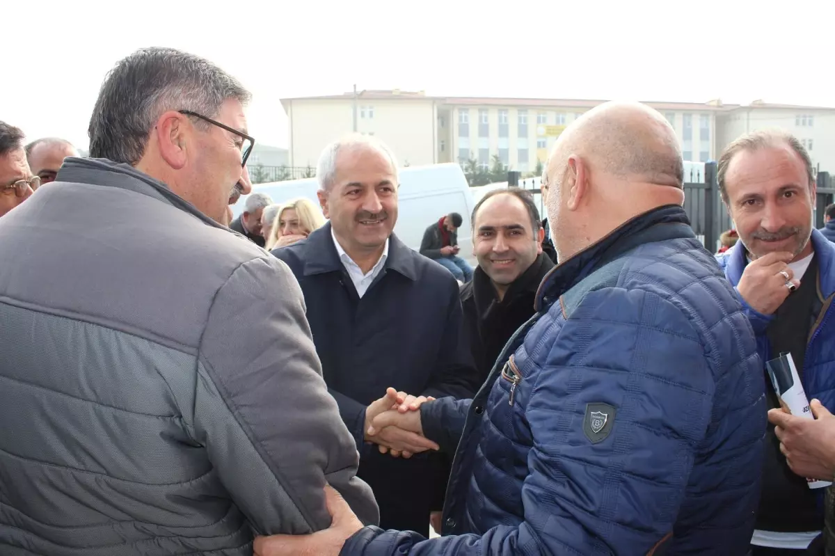 Büyükgöz Önlüğü Giyip Satış Yaptı