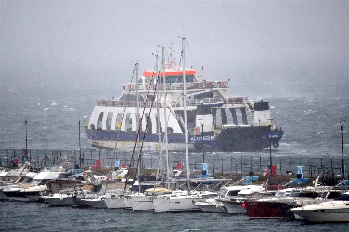 Çanakkale Boğazı\'nda Fırtına ve Yağış