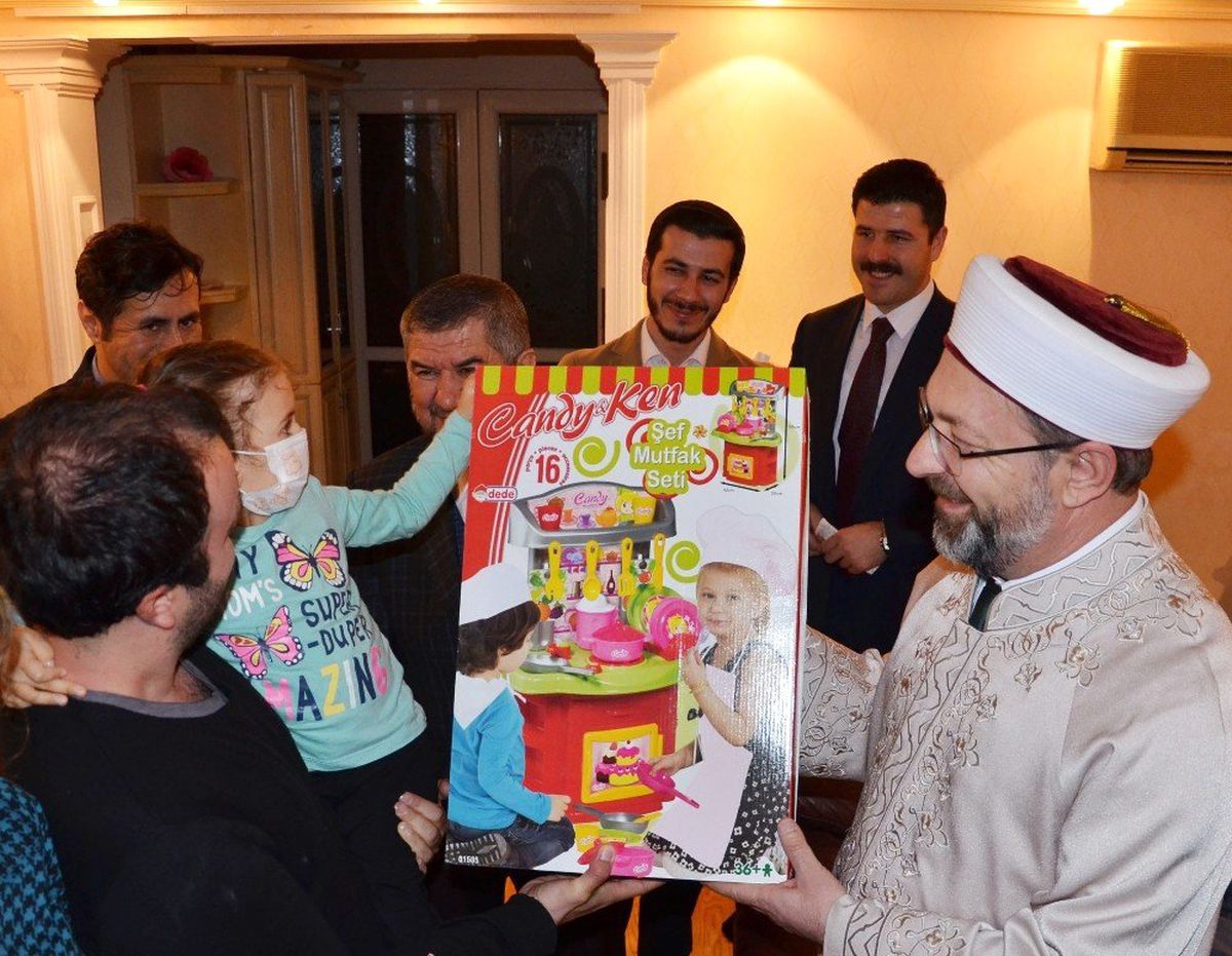 Diyanet İşleri Başkanı Erbaş\'tan, İlik Nakli Bekleyen Minik Öykü\'ye Destek