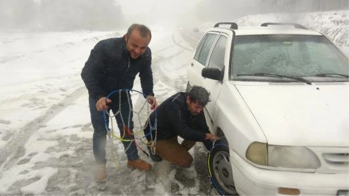 Edremit-Yenice Karayolunda Kar Ulaşımı Etkiliyor