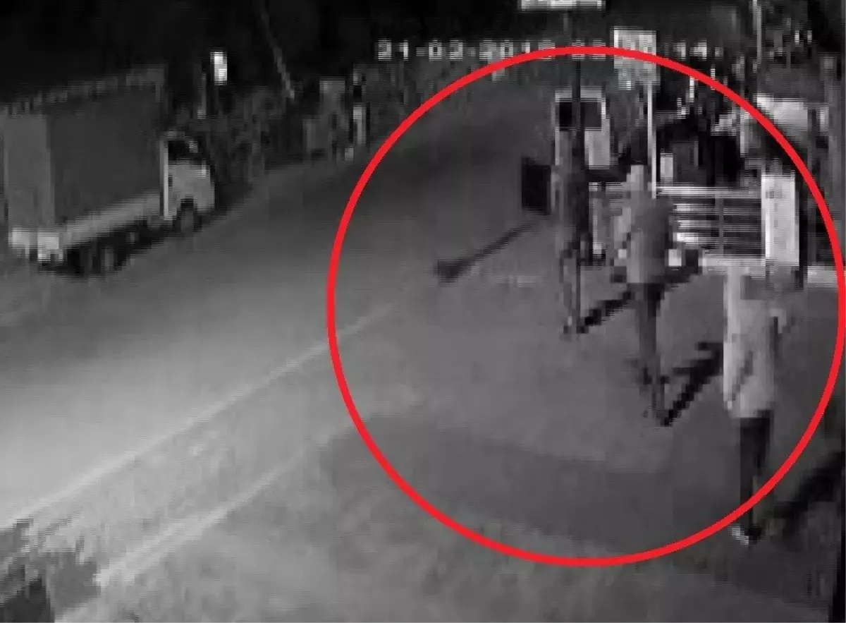 Girdikleri İş Yerinden 2 Dakikada 10 Bin TL\'lik Vurgun Yaptılar