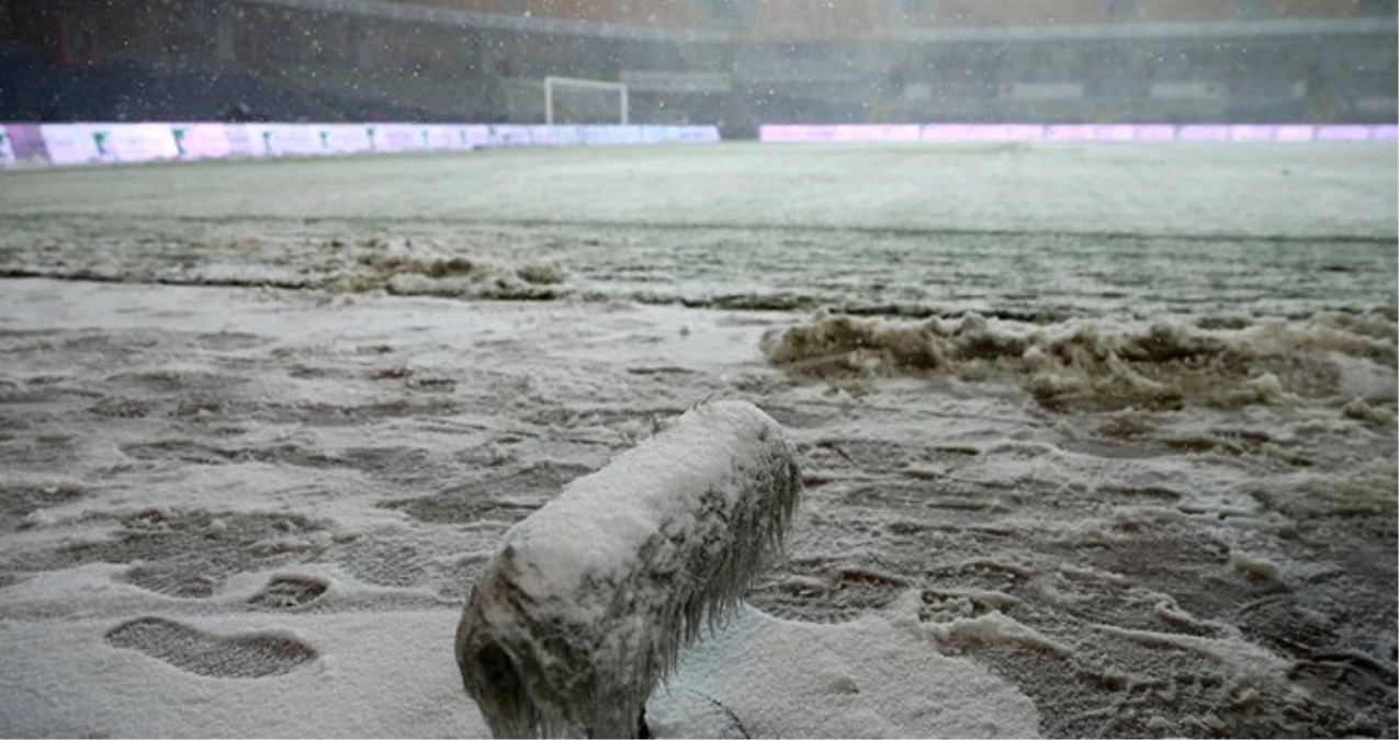 İstanbul\'da Amatör Futbola Kar Engeli