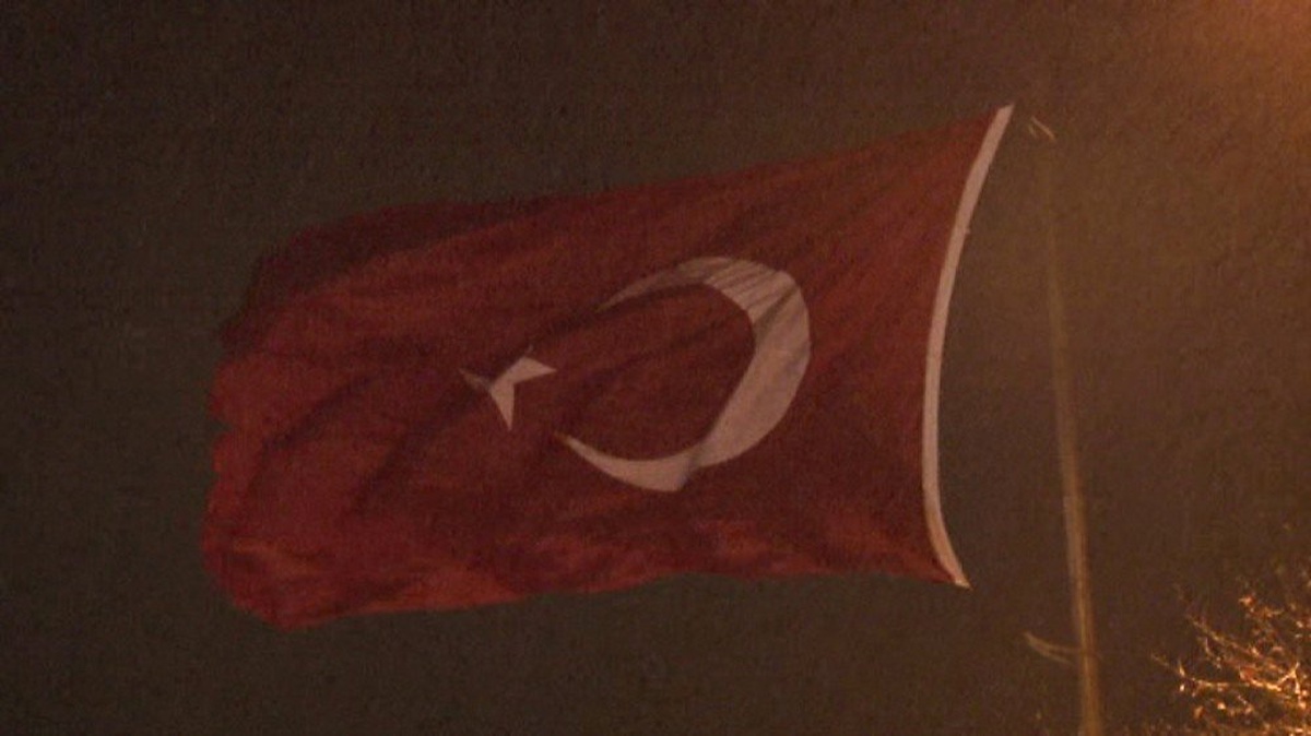 İstanbul\'da Şiddetli Fırtına Etkili Oluyor
