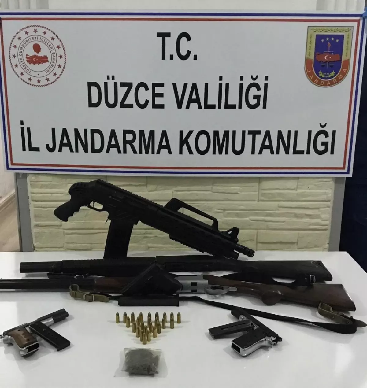 Jandarma Hırsız Kapanı Uygulamasında Silah Ele Geçirdi