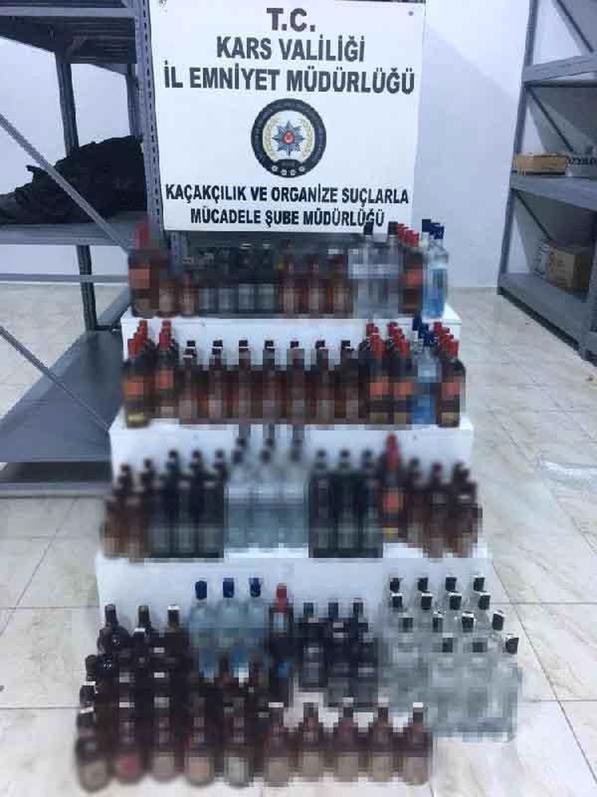 Kars\'ta Otobüste Kaçak İçki Ele Geçirildi; 2 Gözaltı