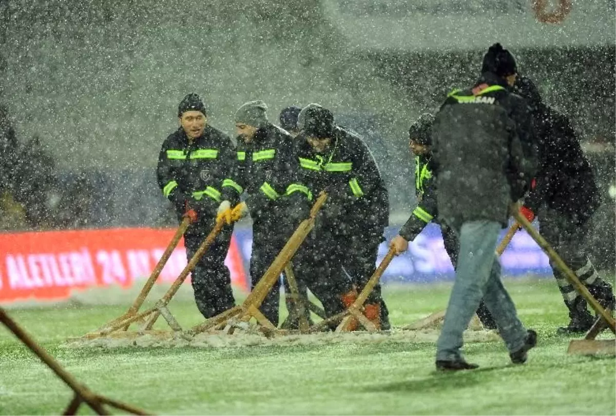 Medipol Başakşehir - Bursaspor Maçı Ertelendi