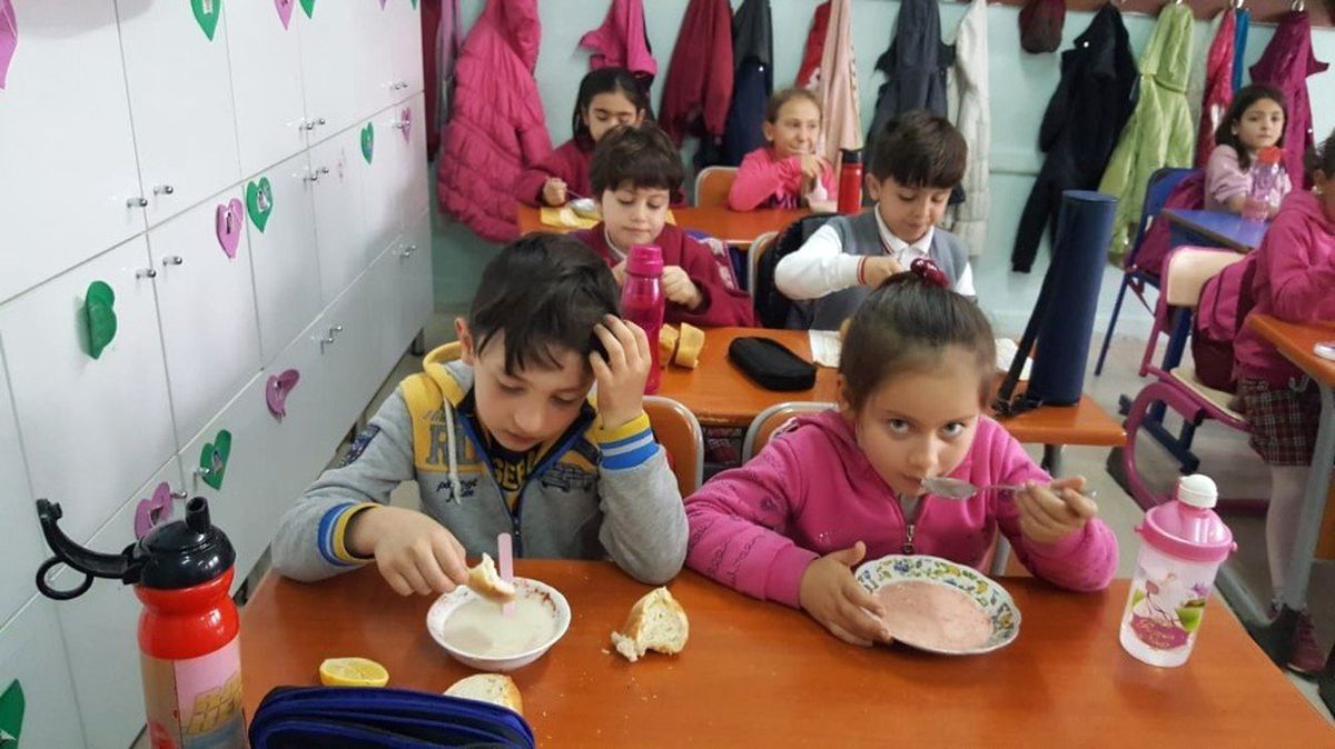 Öğrenciler Sağlıklı Besleniyor\' Projesi