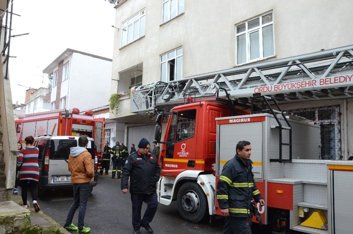Ordu\'da Ev Yangını: 2 Hafif Yaralı