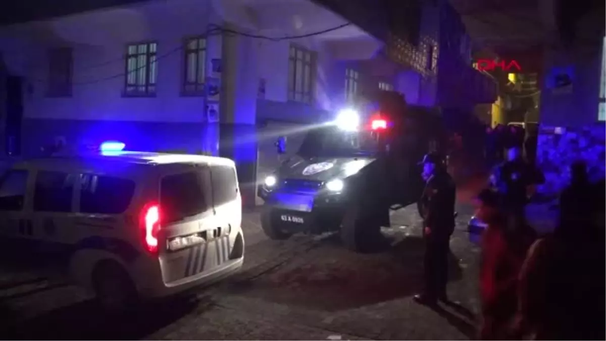 Şanlıurfa\'da Komşu Aileler Arasında \'Taşlı-Sopalı-Bıçaklı\' Kavga: 5 Yaralı