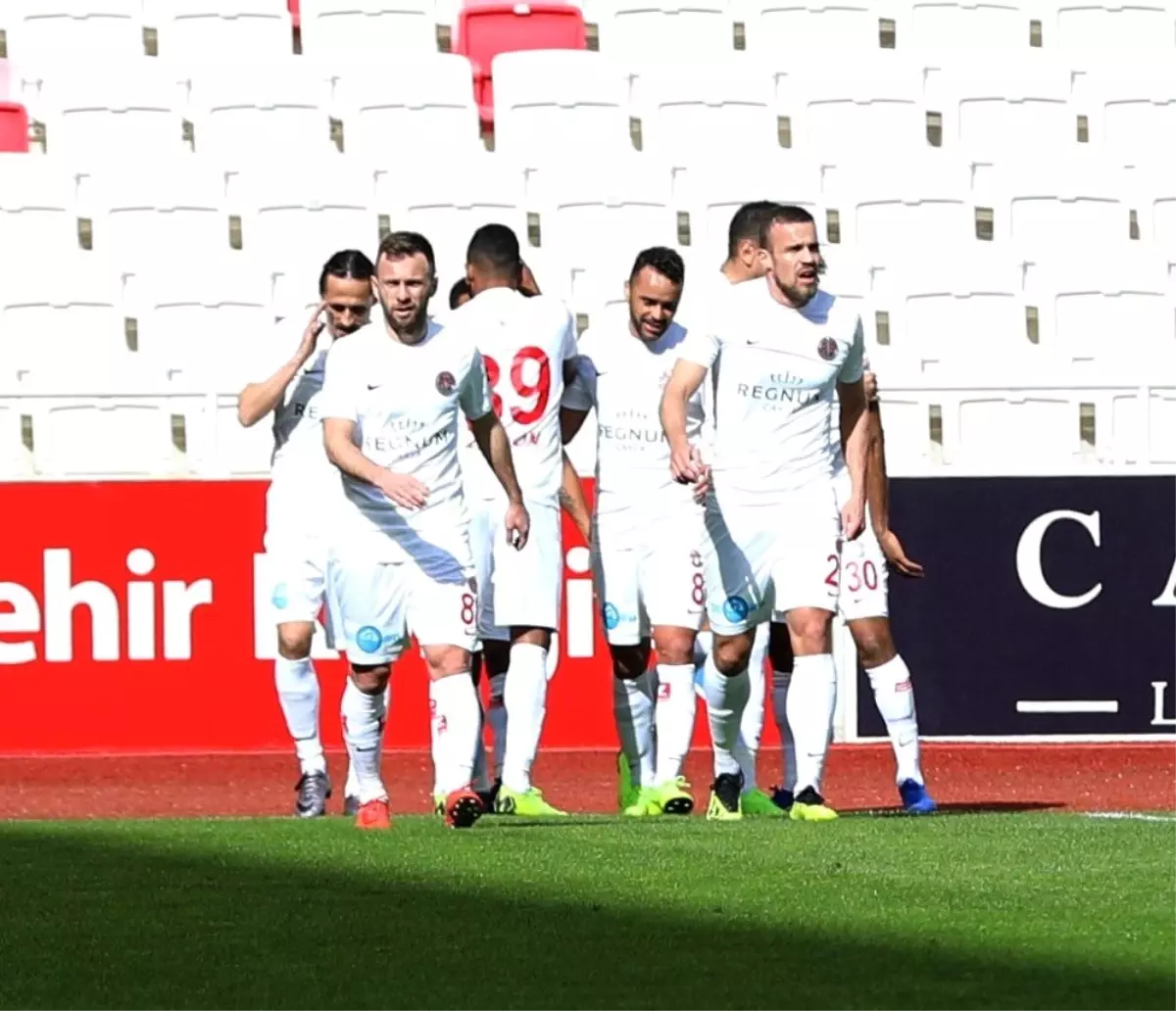 Spor Toto Süper Lig: Dg Sivasspor: 0 - Antalyaspor: 2 (İlk Yarı)