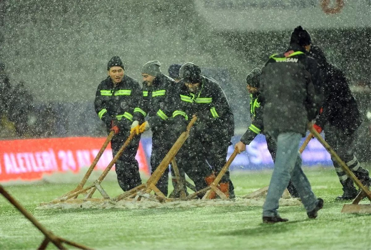 Spor Toto Süper Lig\'in 23. Haftasında Bu Akşam Oynanan Medipol Başakşehir - Bursaspor Maçı Yoğun...