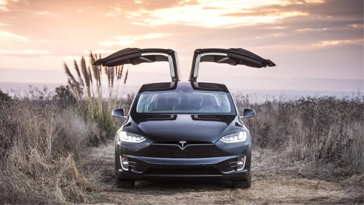 Tesla Model X, Sahip Olduğu Acil Fren Sistemiyle Bir Kazayı Daha Önledi