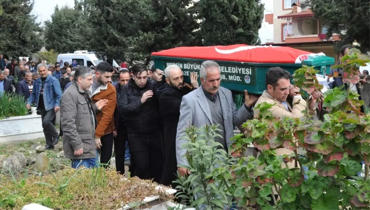 Ünlü Şarkıcı Mabel Matiz\'in Hayatını Kaybeden Babası Son Yolculuğuna Uğurlandı