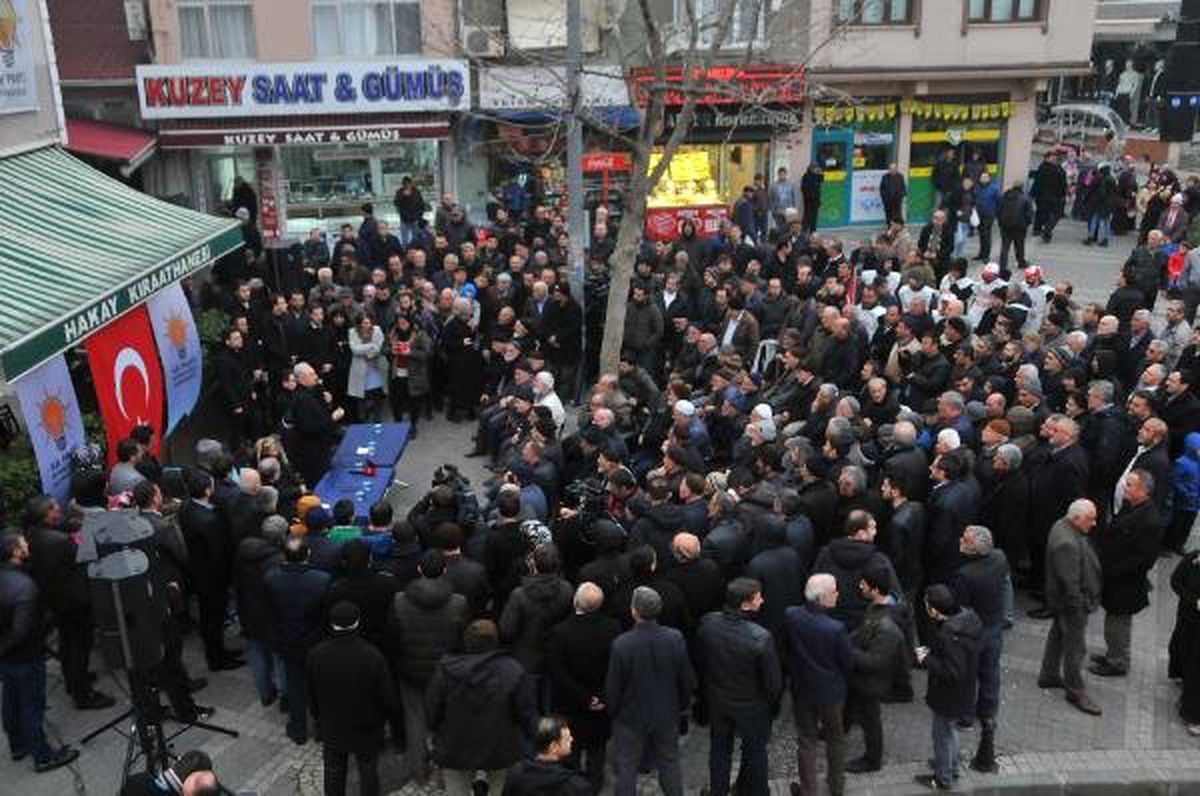 Vatandaşlardan Mevlüt Uysal\'a Yoğun İlgi