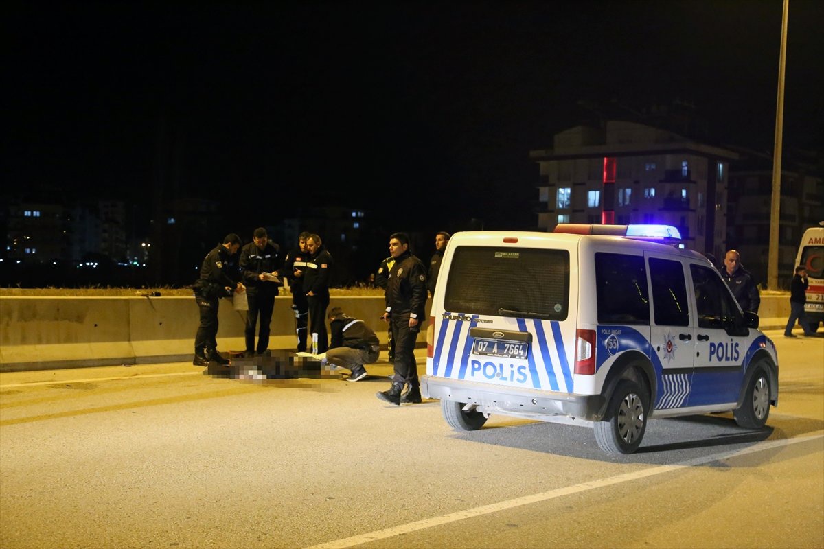 Antalya\'da Ambulansın Çarptığı Yaya Öldü