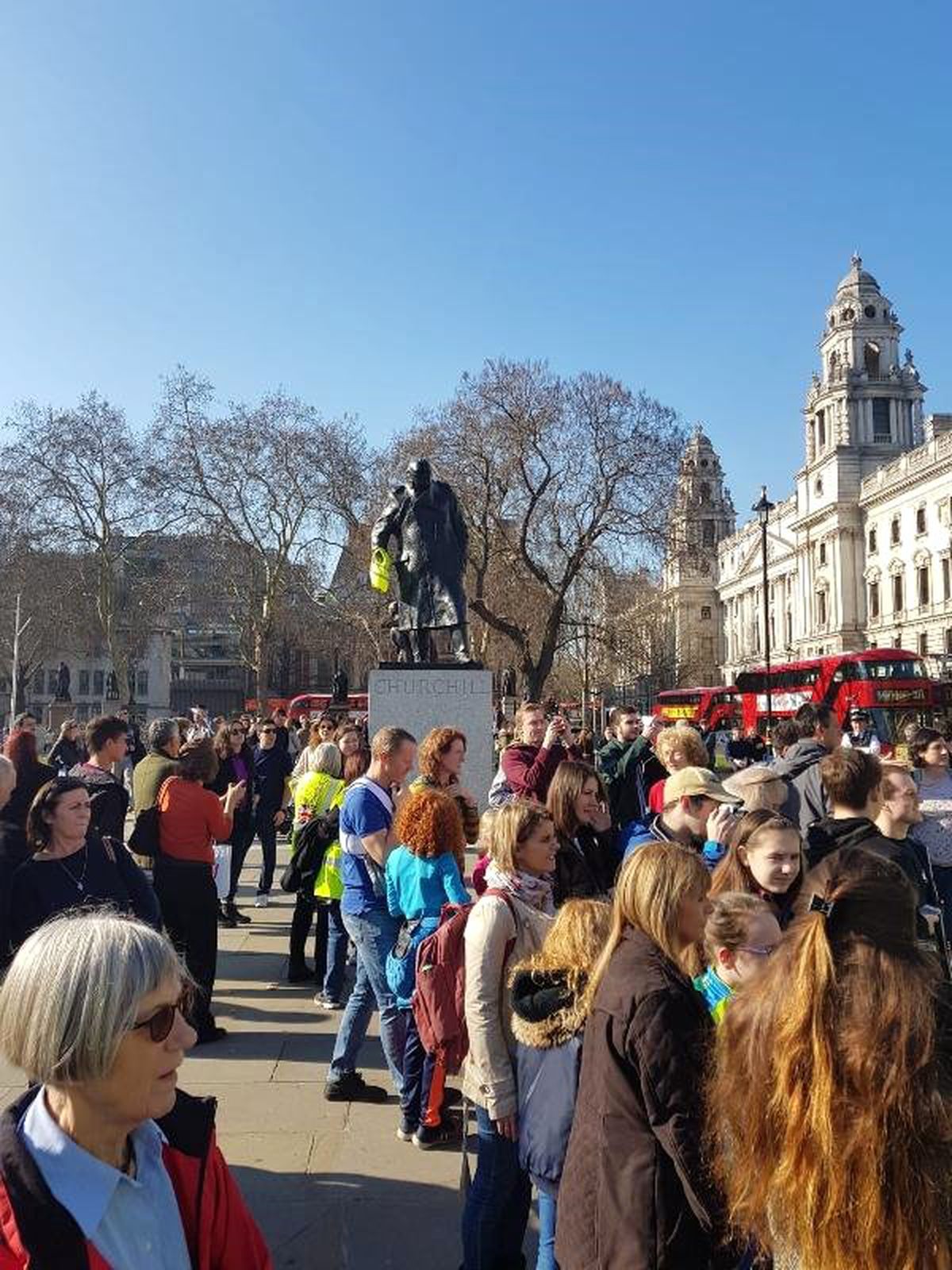 Başkent Londra\'da Sarı Yelekliler Protesto Gösterisi Düzenledi
