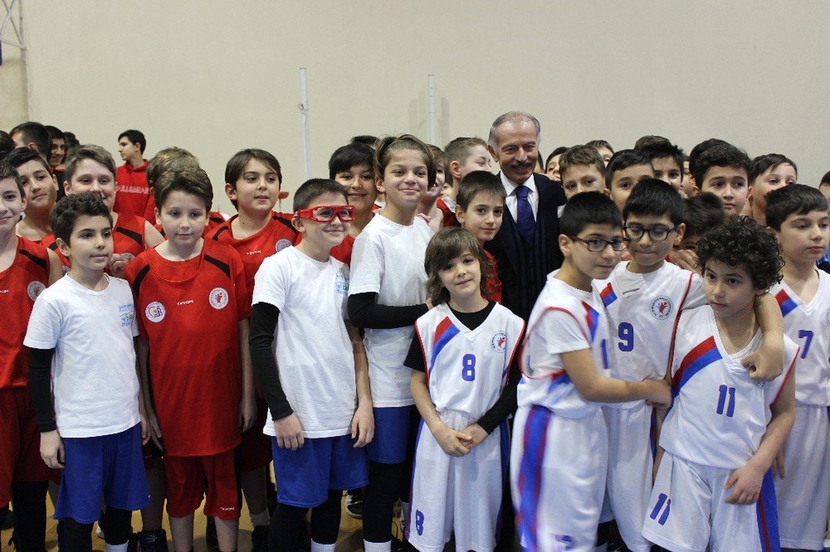 Bayrampaşa\'da Kış Spor Okulları Sezon Açılışını Yaptı