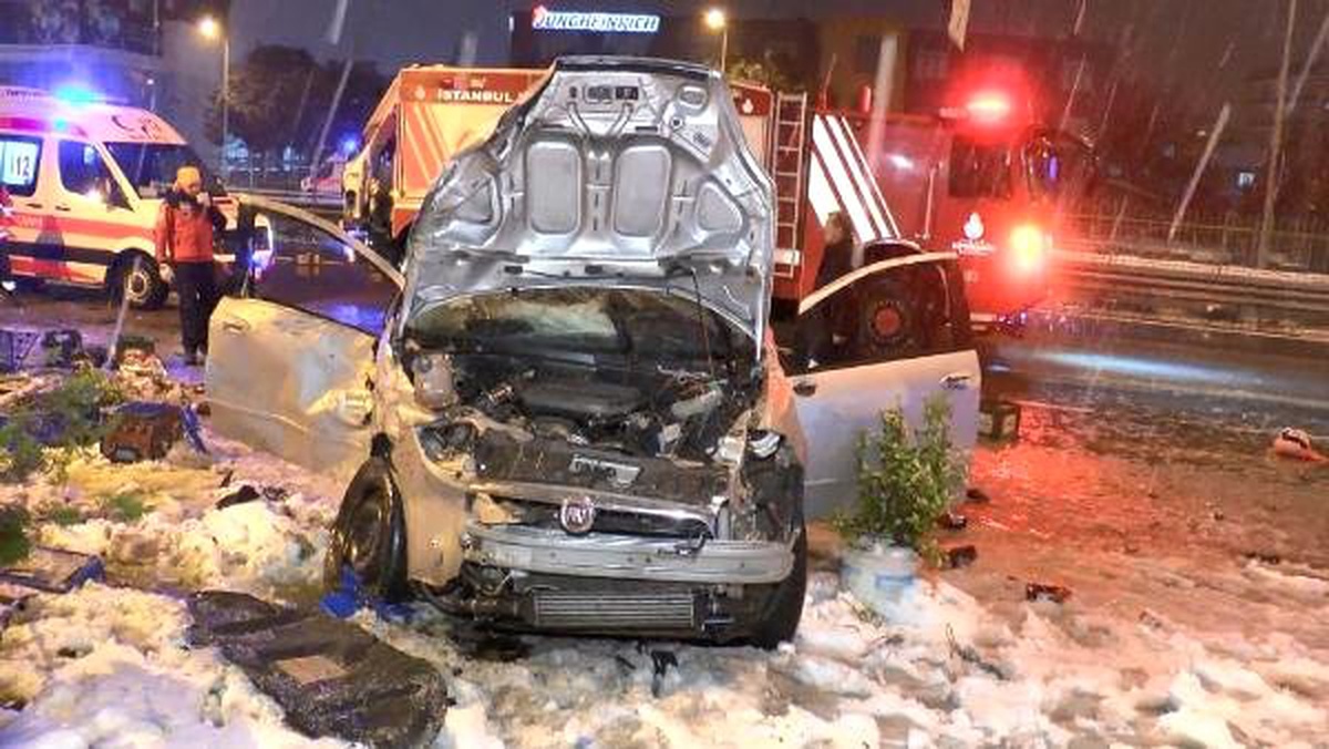 Çekmeköy\'de Feci Kaza: 1 Ölü 3 Yaralı (2)