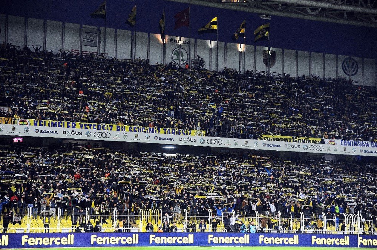 Fenerbahçe Tribünde Beşiktaş\'ı Geçti