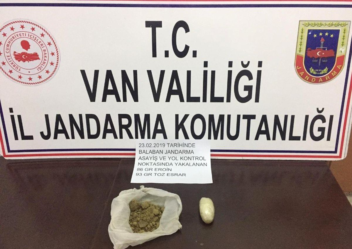 Gevaş\'ta İki Yolcu Üzerinde Uyuşturucu Madde Ele Geçirildi