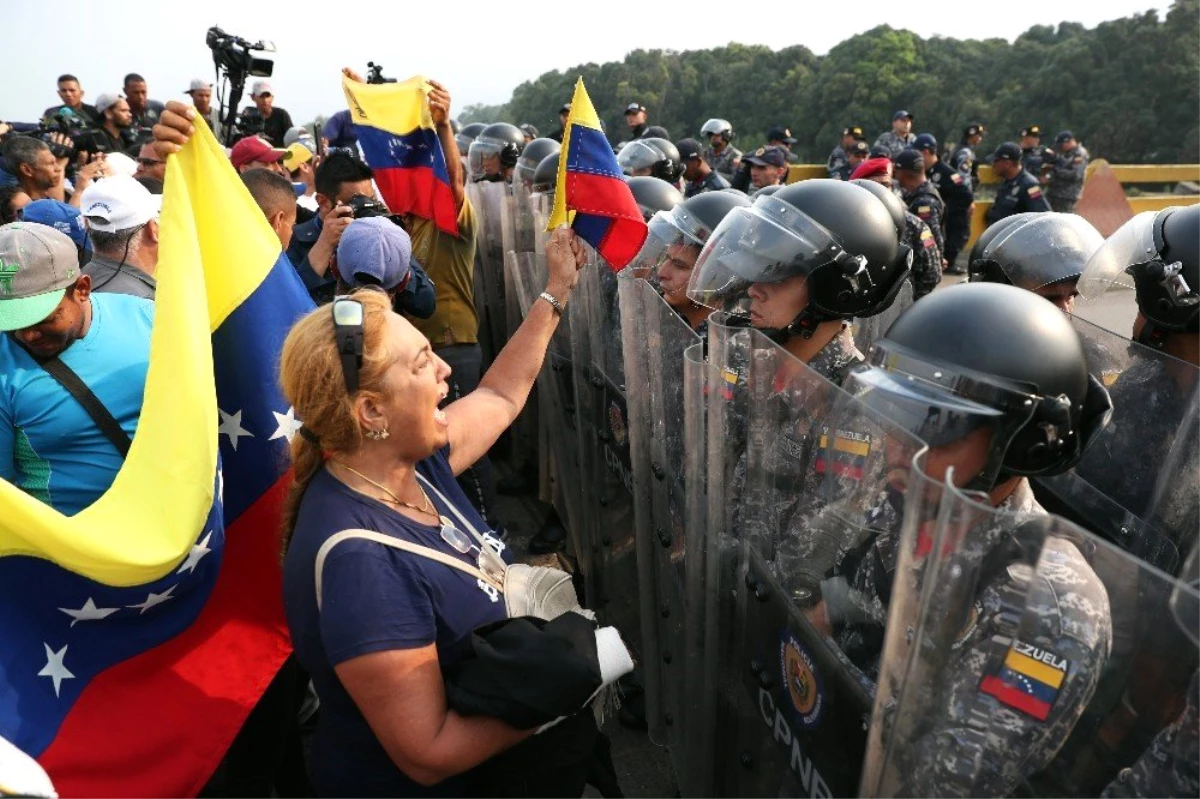 Guaido: "Uluslararası Toplum Maduro\'nun Düşürülmesi İçin Bütün Seçenekleri Düşünebilir"