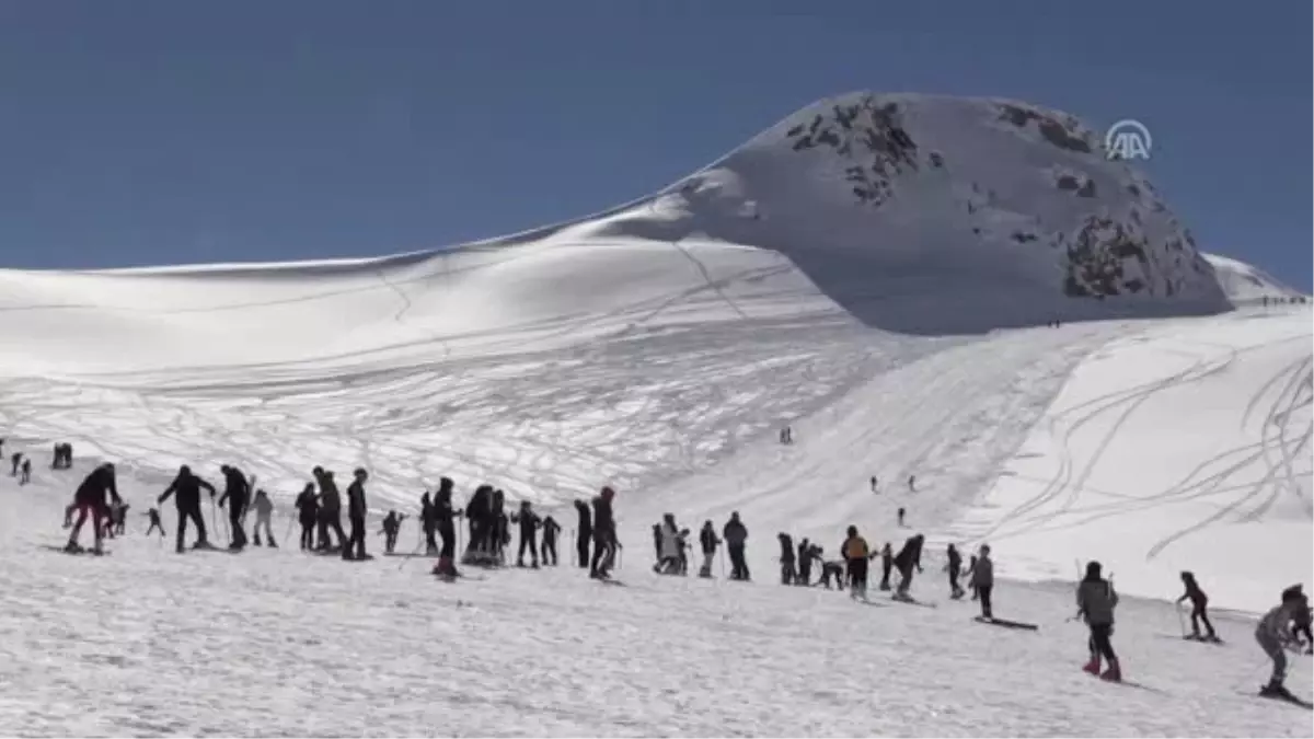 Hakkari\'de Binlerce Öğrenci Sporla Tanıştı