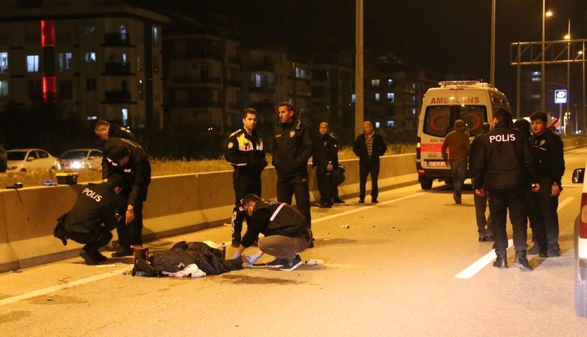 Hasta Nakli Yapan Ambulansın Çarptığı Öğretmen Öldü