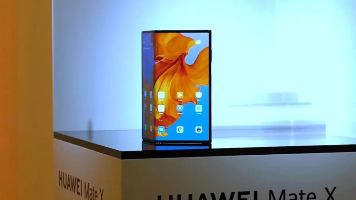 Huawei Mate X Lansmana Kadar Sabredemedi: Huawei\'nin Katlanabilir Telefonu Sızdırıldı