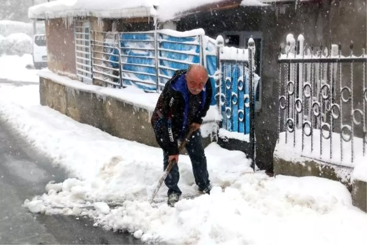 İstanbul\'da Karın Keyfini Çocuklar Çıkardı