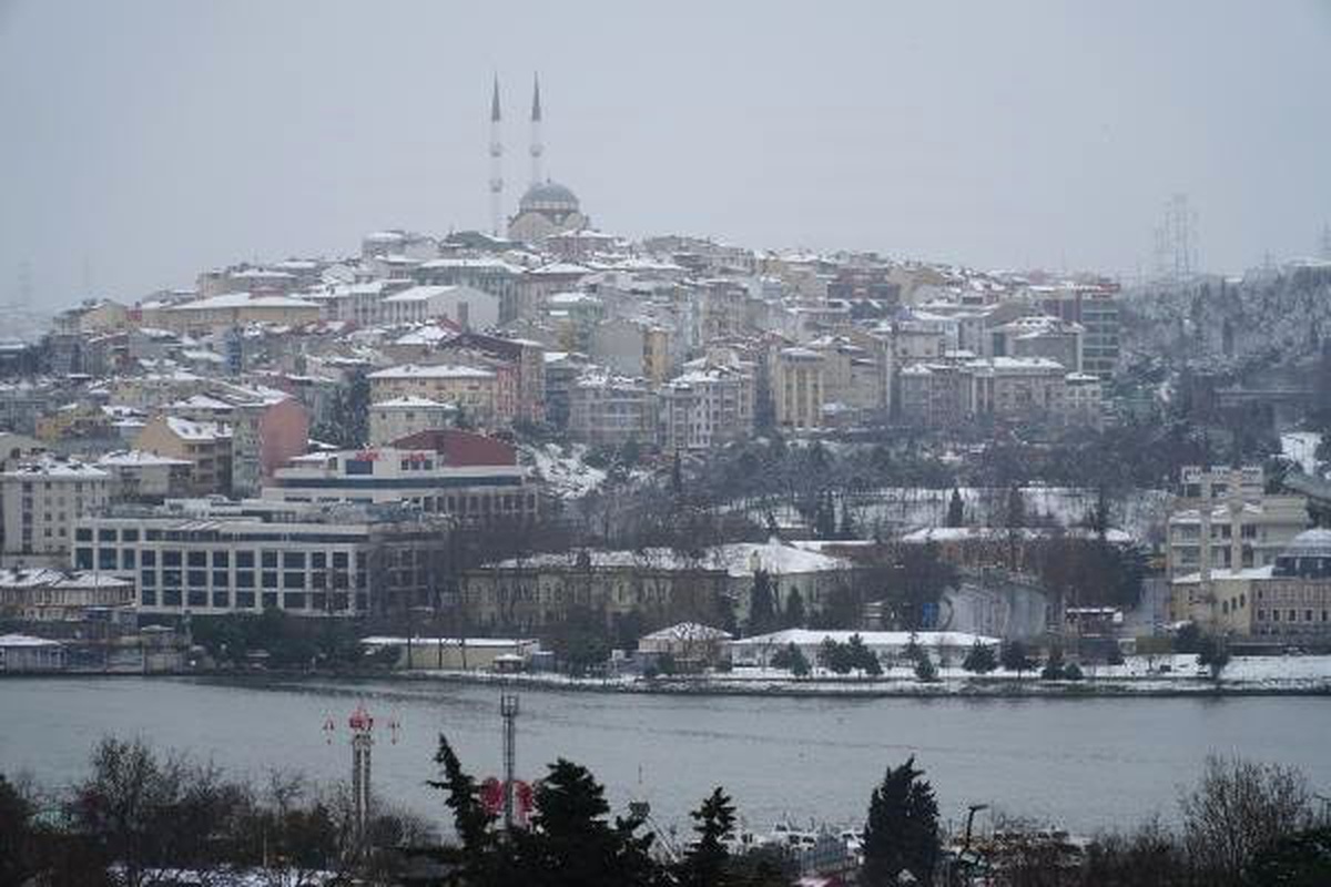 Kar, İstanbul\'u Beyaza Bürüdü (1)