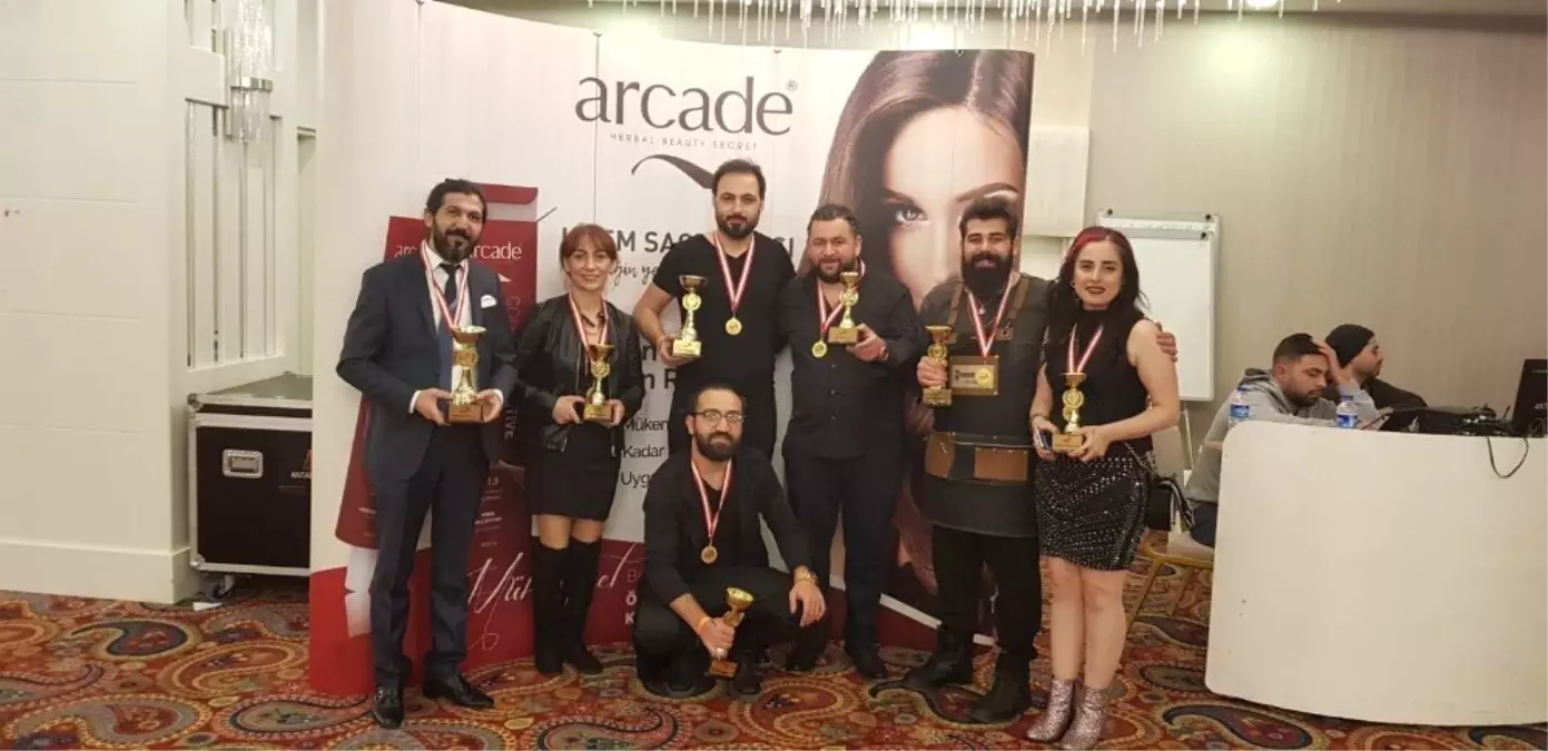 Malatyalı Kuaför Eroğlu, Birincilik Kupasıyla Döndü