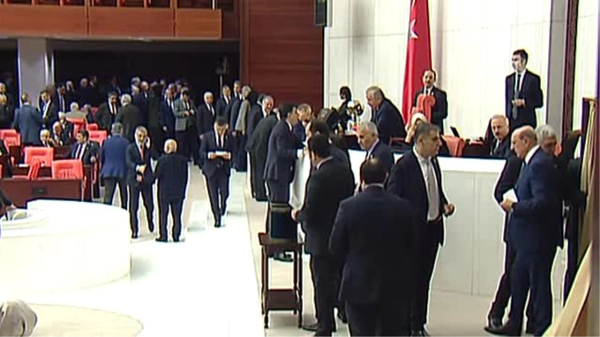 Meclis Yeni Başkanını Seçiyor (3) - Mustafa Şentop Oyunu Kullandı