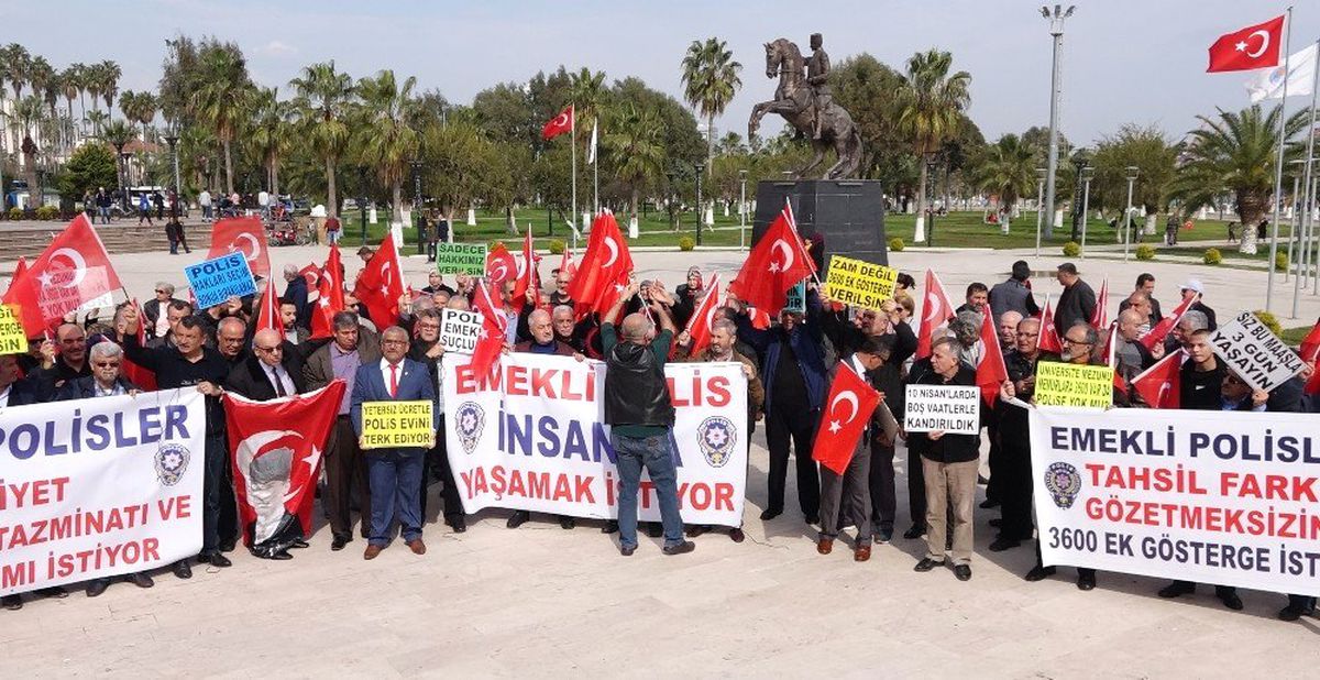 Mersin'de Emekli Polisler 3600 Ek Gösterge İstedi