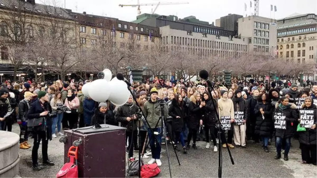 Metrodaki Orantısız Güce, Kral Bahçesi\'nde Protesto