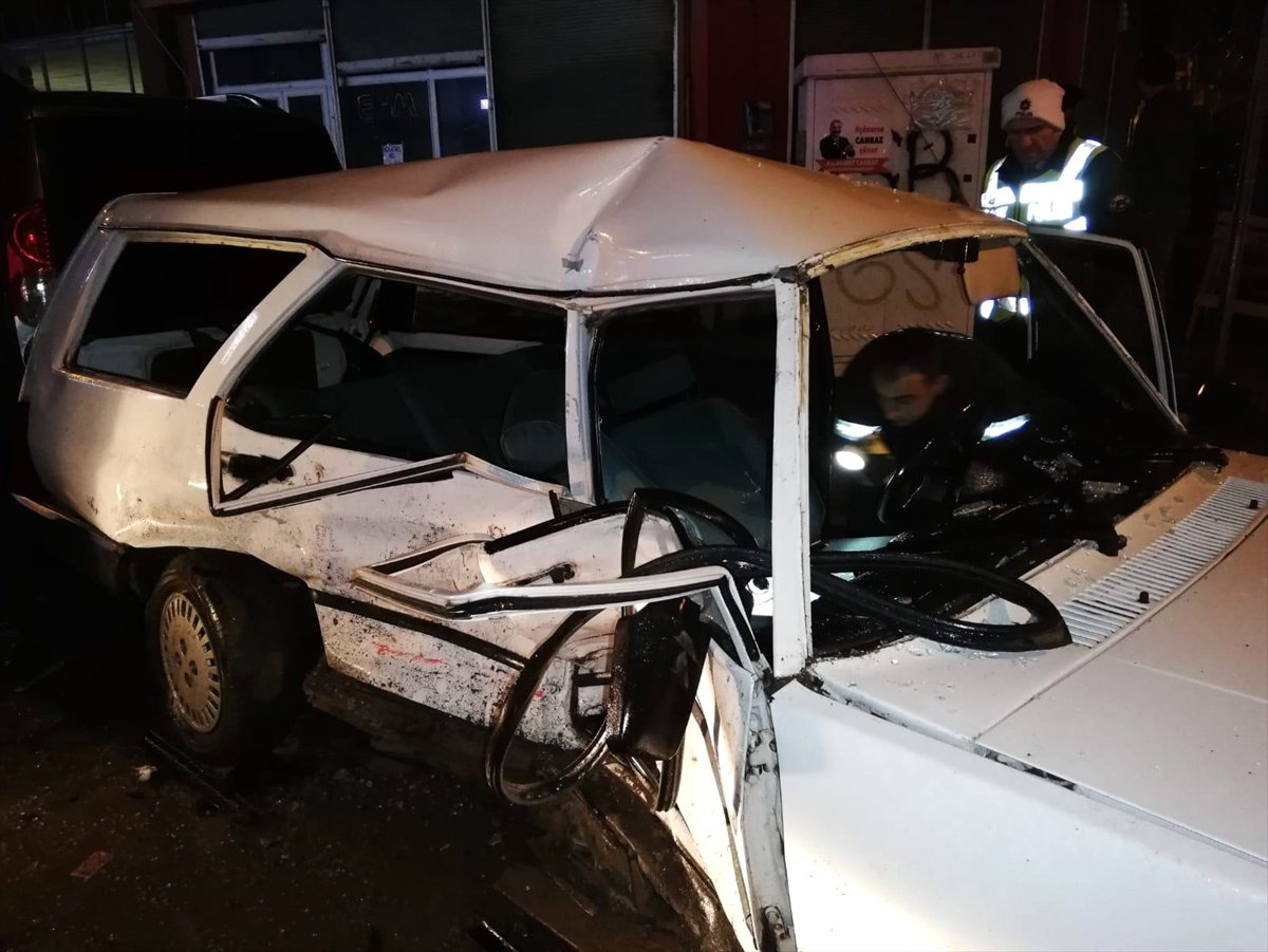 Ordu\'da Minibüs ile Otomobil Çarpıştı: 4 Yaralı