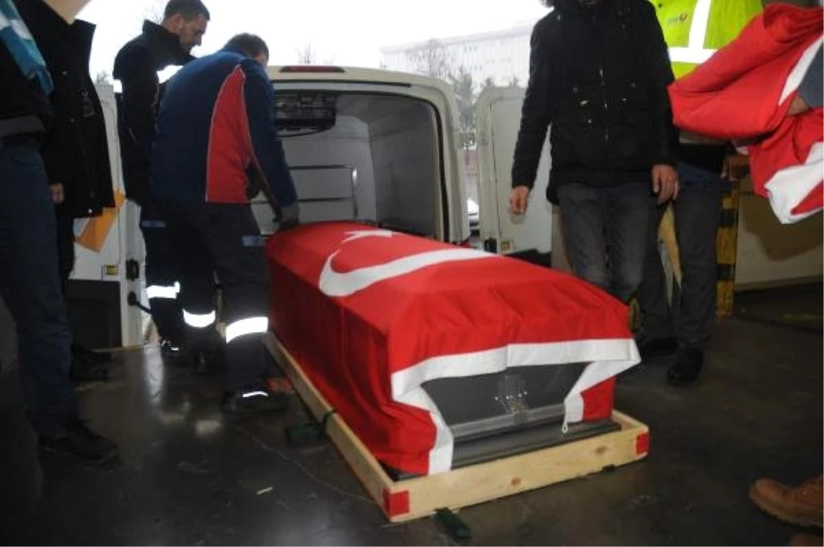 Tarihçi Kemal Karpat\'ın Cenazesi İstanbul\'a Getirildi