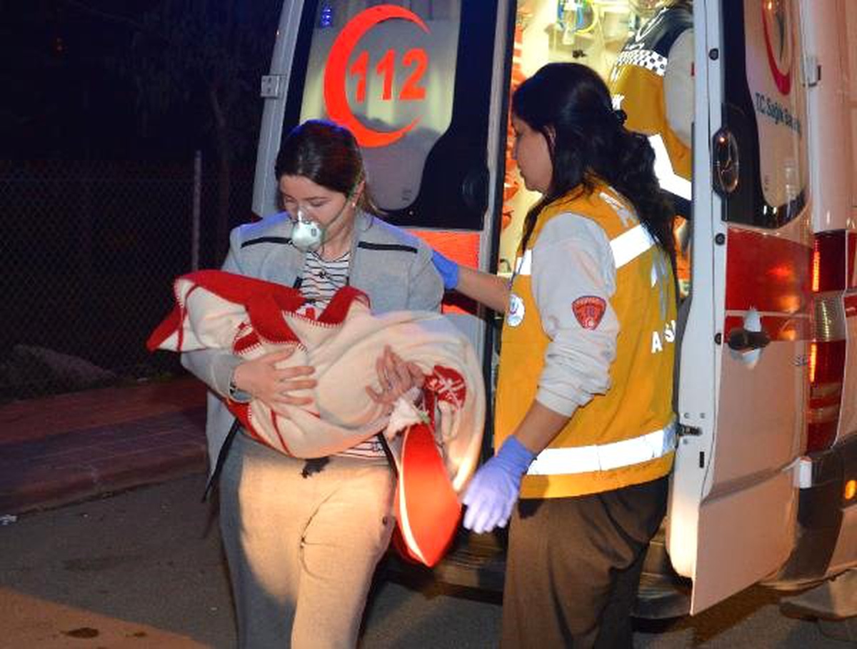 10\'uncu Katta Çıkan Yangında Anne ve Bebeği Dumandan Etkilendi