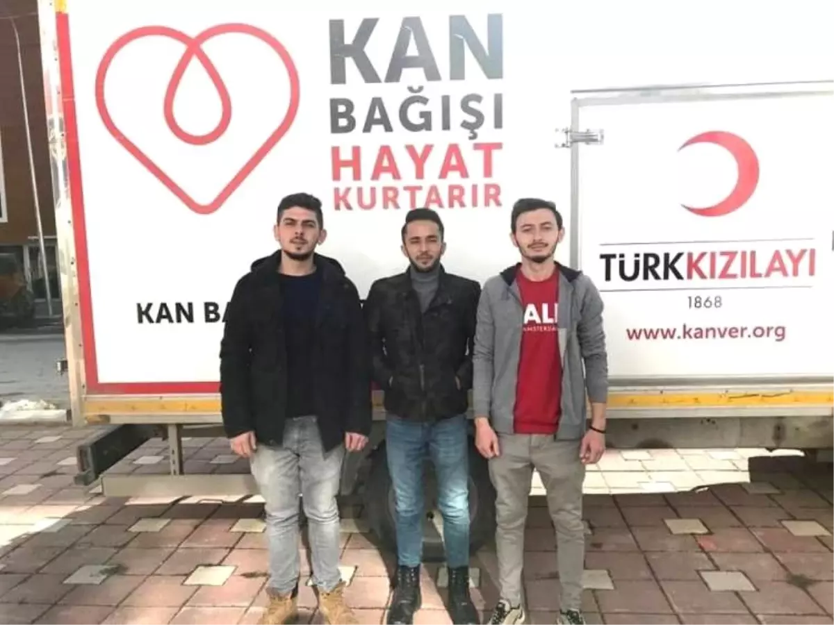 Ak Gençlerden Kan Bağışı