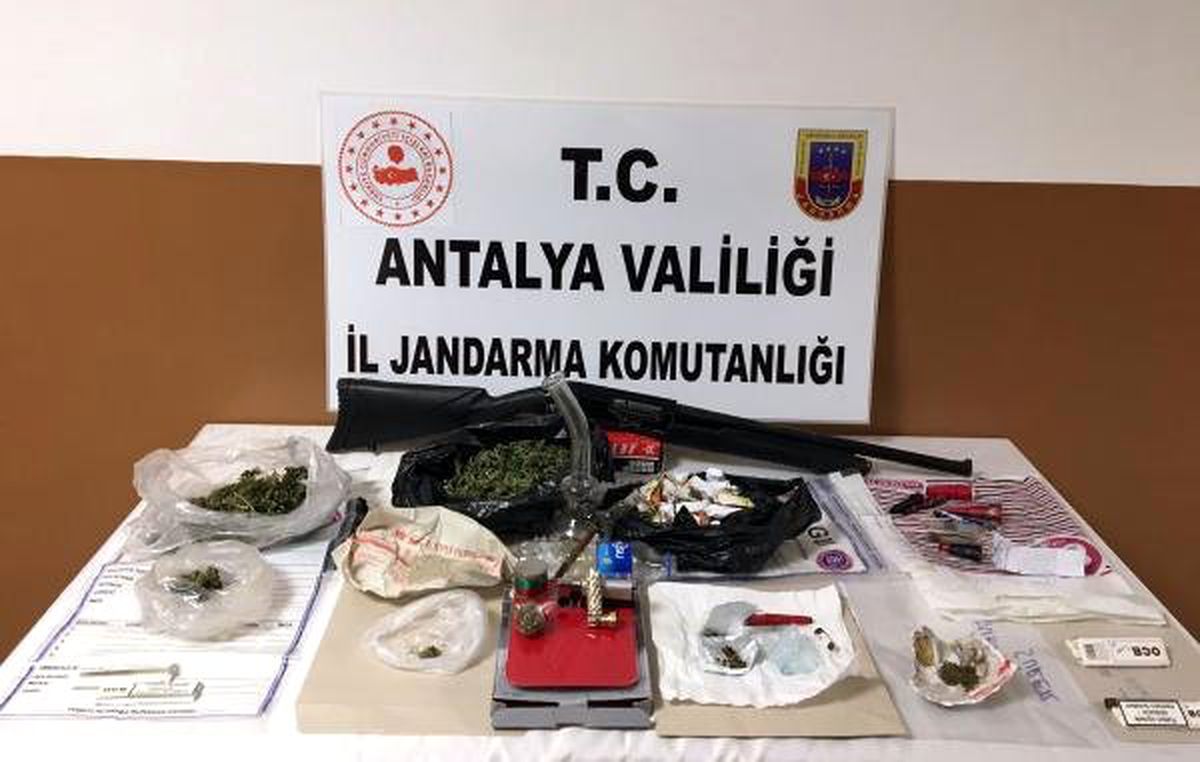 Alanya\'da Uyuşturucu Operasyonu: 15 Gözaltı