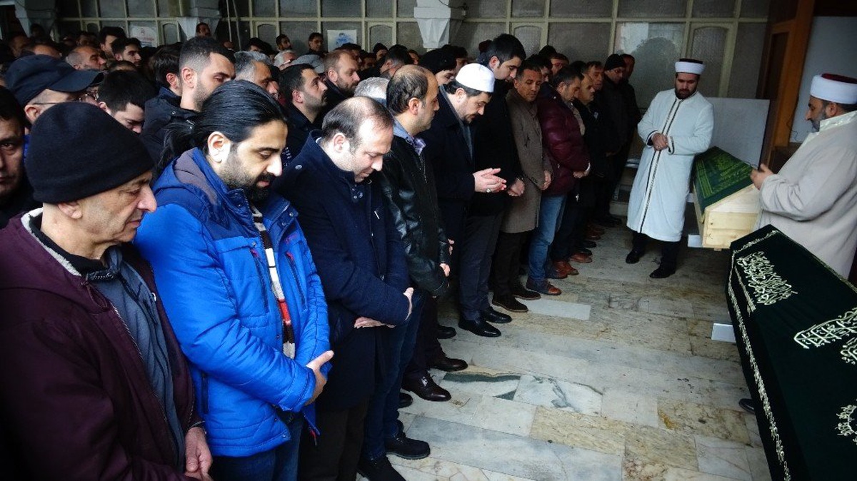 Ataşehir\'de Öldürülen Taksici Son Yolculuğuna Uğurlandı