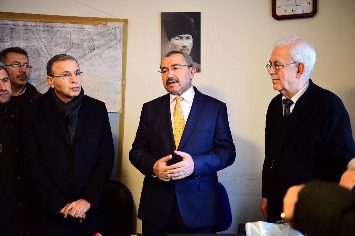 Ataşehir\'de Riskli İmar İskan Blokları Yıkılıyor